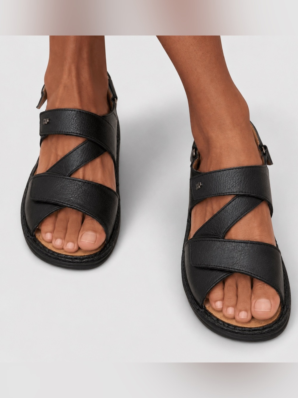 Finn Comfort Gomera Sandals Womens 8.5 (39EU) Black Leather Cushioned Comfort